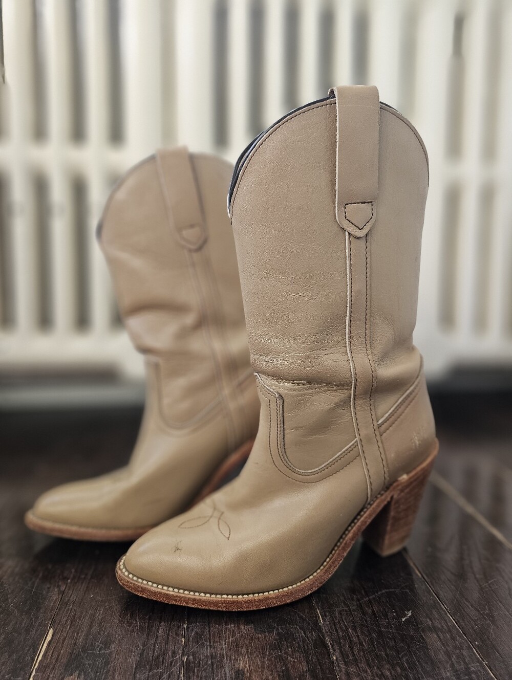 Vintage Frye 7898 Western Boots Size 6B Made in USA Tan Leather High Heel - Picture 2 of 12